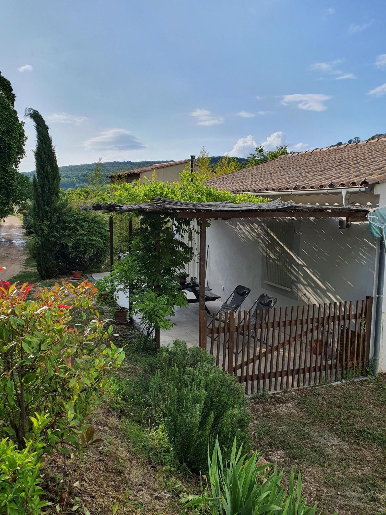 Hanna En Luberon - Le Boisset Saint-Martin-de-Castillon Exterior photo